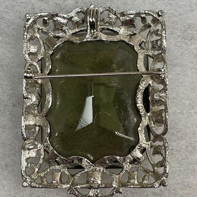 Large glass stone Sarah Coventry Brooch
