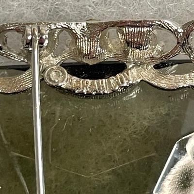Large glass stone Sarah Coventry Brooch