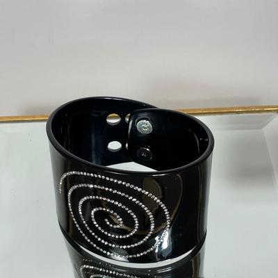 Wide bracelet with rhinestones