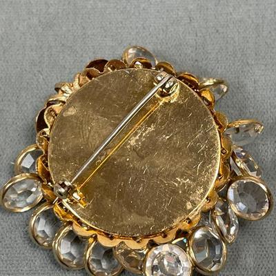 Clear Austrian crystal cha-cha pin