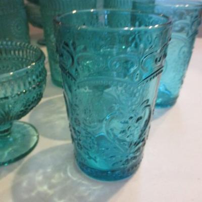 50+ Pieces Of The Pioneer Woman Stoneware Set