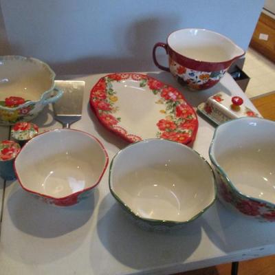 The Pioneer Woman Serving Dishes