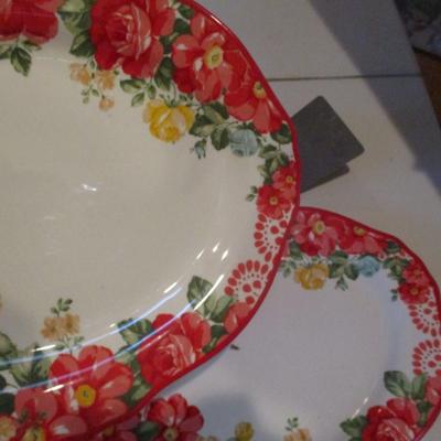 The Pioneer Woman Serving Dishes