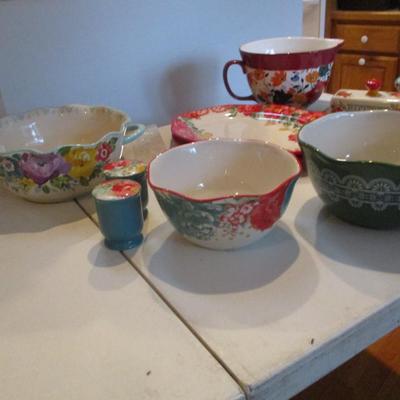 The Pioneer Woman Serving Dishes