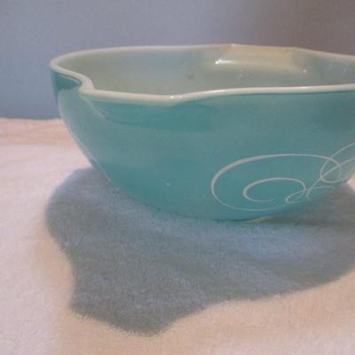 Pyrex Turquoise Scroll 443 2-1/2 qt Cinderella Bowl