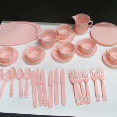 36 Pieces Of Vintage Dapol Plastics Inc Tea Set