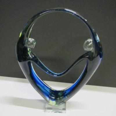 Approx 11 1/2" Tall Diamond Star Murano Style Hand Blown Art Glass 2 People Holding Hands