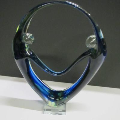 Approx 11 1/2" Tall Diamond Star Murano Style Hand Blown Art Glass 2 People Holding Hands