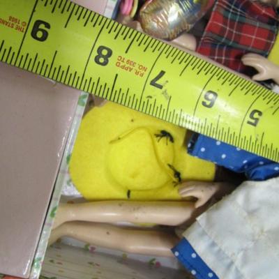 Vintage Madeline Toy Dolls With Accessories & Playset Doll House