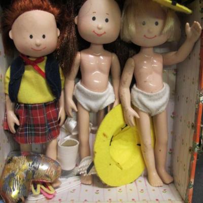 Vintage Madeline Toy Dolls With Accessories & Playset Doll House