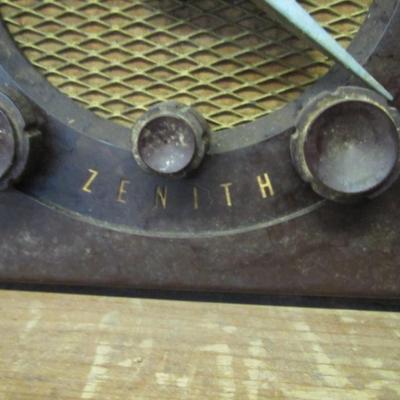 Vintage Tube Radio Mid-century Zenith AM/FM Radio