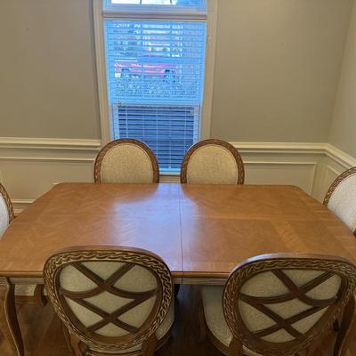 Beautiful Kitchen and Dining Room Table and Chairs