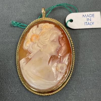 14K Gold Italian carved shell Cameo Pin/pendant