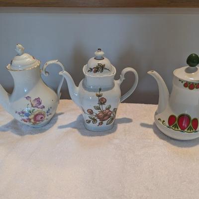 Bavaria Schumann Arzberg & Winterling Bavaria Germany Roslau Teapots