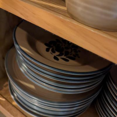 60+ Pieces Of Pfaltzgraff Folk Art Stoneware