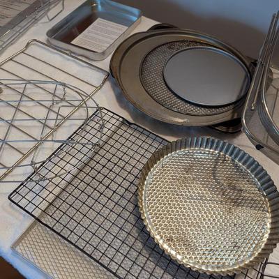 Cooling Racks & Baking Tins