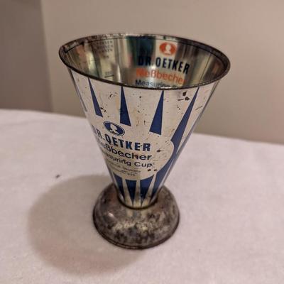 Vintage Dr Oetker MeBbecher Metal Measuring Beaker Cup Artikel West Germany