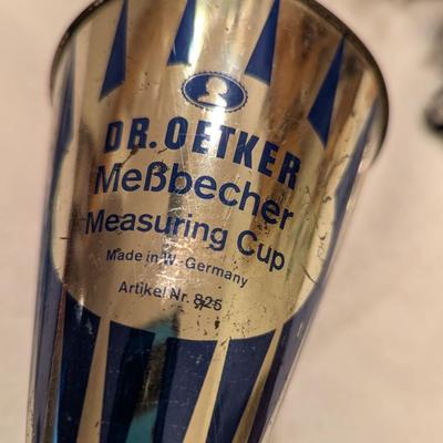Vintage Dr Oetker MeBbecher Metal Measuring Beaker Cup Artikel West Germany