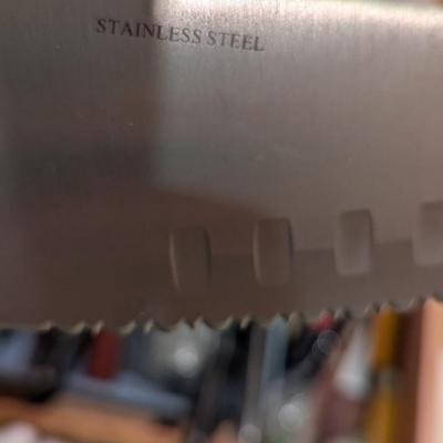 Kitchen Utensils & Knives (See all pictures)