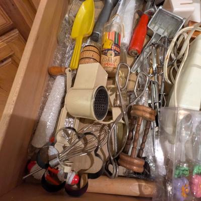 Kitchen Utensils & Knives (See all pictures)