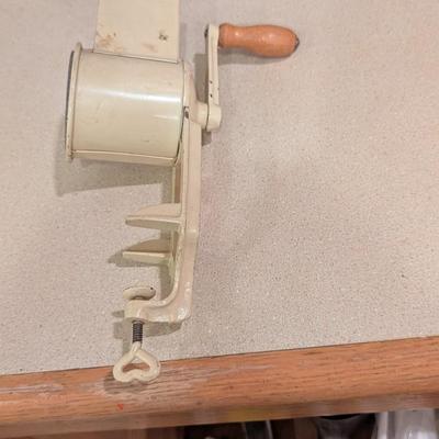 Kitchen Utensils & Knives (See all pictures)