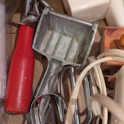 Kitchen Utensils & Knives (See all pictures)