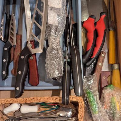 Kitchen Utensils & Knives (See all pictures)