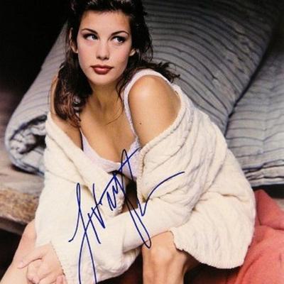 Liv Tyler signed portrait photo 