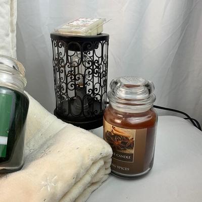 Lot F 294 Home Decor Candles Diffusers Pillows Blanket