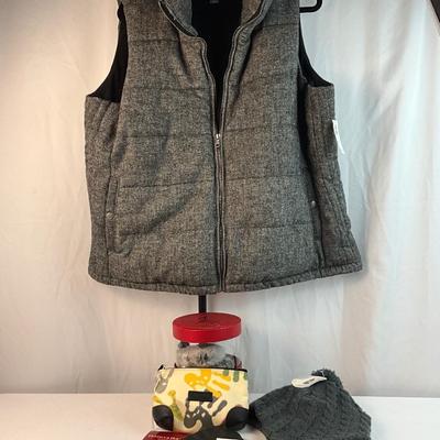 Lot F 296 NWT Dooney & Bourke Coin Purse NWT Old Navy Vest NWT Gray Hat