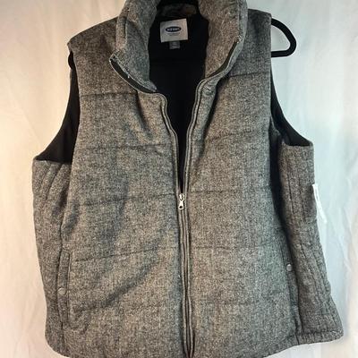 Lot F 296 NWT Dooney & Bourke Coin Purse NWT Old Navy Vest NWT Gray Hat