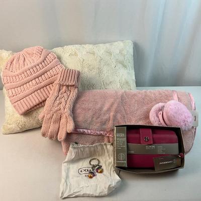 Lot F 297 Coach Keychain Gianni Bernini Walllet Throw Pillow Pink Cold Weather Gear