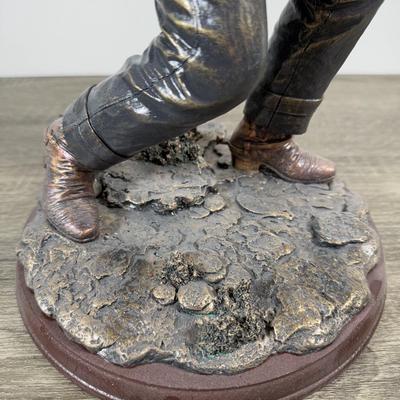 LOT 2B: 2010 Bradford Exchange John Wayne “Lawman” Sculpture #1178/5000 (14.5”)
