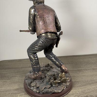 LOT 2B: 2010 Bradford Exchange John Wayne “Lawman” Sculpture #1178/5000 (14.5”)