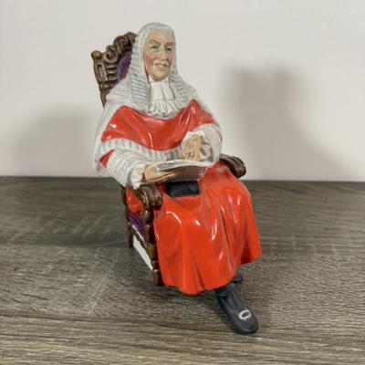 LOT 12B: Vintage Royal Doulton “The Judge” HN 2443