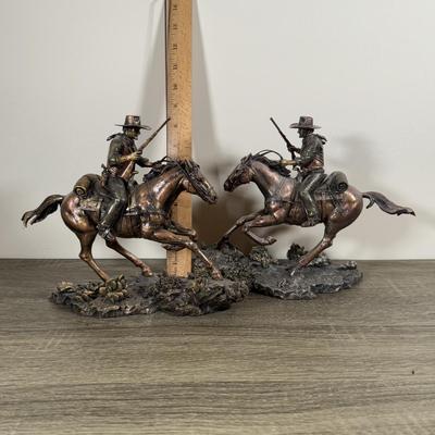 LOT 15B: 2010 Edwin M Knowles Bradford Exchange John Wayne Tall in the Saddle Collection Galloping Thunder Statues (A0765 & A6137)