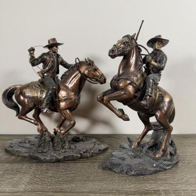 LOT 16B: 2010 Edwin M Knowles Bradford Exchange John Wayne Tall in the Saddle Collection - Range Rider (A1403) & Across the Mesa (A1186)