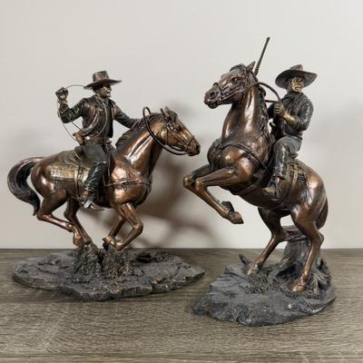 LOT 16B: 2010 Edwin M Knowles Bradford Exchange John Wayne Tall in the Saddle Collection - Range Rider (A1403) & Across the Mesa (A1186)