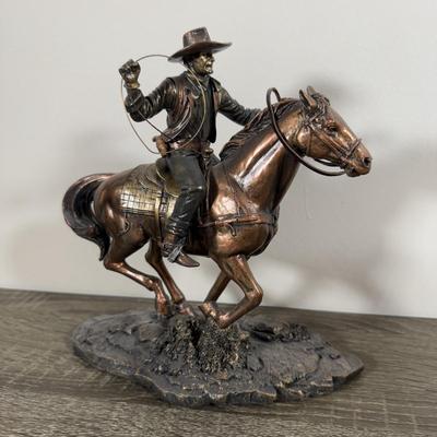 LOT 16B: 2010 Edwin M Knowles Bradford Exchange John Wayne Tall in the Saddle Collection - Range Rider (A1403) & Across the Mesa (A1186)