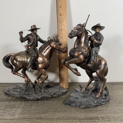 LOT 16B: 2010 Edwin M Knowles Bradford Exchange John Wayne Tall in the Saddle Collection - Range Rider (A1403) & Across the Mesa (A1186)