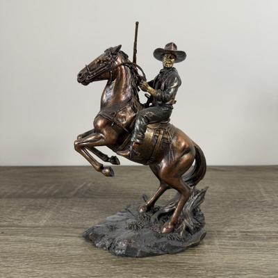 LOT 16B: 2010 Edwin M Knowles Bradford Exchange John Wayne Tall in the Saddle Collection - Range Rider (A1403) & Across the Mesa (A1186)