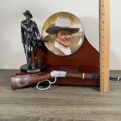 LOT 18B: John Wayne Heroic Legend Plate w/ Replica Rifle Display & Hamilton Collection John Wayne, The American Legend Platinum...