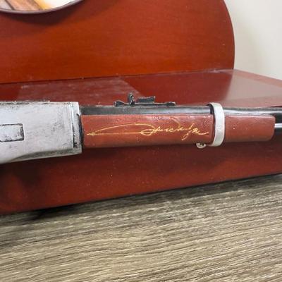 LOT 18B: John Wayne Heroic Legend Plate w/ Replica Rifle Display & Hamilton Collection John Wayne, The American Legend Platinum...