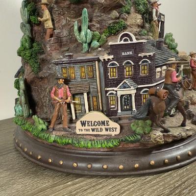 LOT 19B: John Wayne Bradford Exchange - 2012 American Legend Tabletop Mountain A0466 & 2008 Frontier Hero Walking Tall A0600