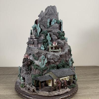 LOT 19B: John Wayne Bradford Exchange - 2012 American Legend Tabletop Mountain A0466 & 2008 Frontier Hero Walking Tall A0600