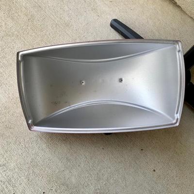 LOT 32 G: George Forman Immersible Indoor / Outdoor BBQ Grill Model #GFO201R