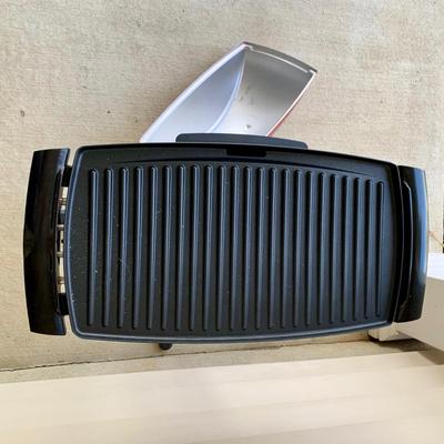 LOT 32 G: George Forman Immersible Indoor / Outdoor BBQ Grill Model #GFO201R