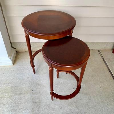 LOT 40 G: Round Dark Wood Nesting Tables / Plant Stand Set