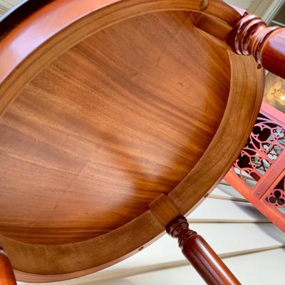 LOT 40 G: Round Dark Wood Nesting Tables / Plant Stand Set