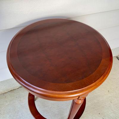LOT 40 G: Round Dark Wood Nesting Tables / Plant Stand Set